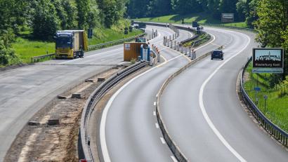 Bild: Stephan Huber
Ein Teilstück der A6 (hier bei Götzendorf) zwischen Amberg und Nürnberg soll Teststrecke für induktives Laden von E-Fahrzeugen werden.