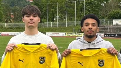 Bild: Reinhardt
Die beiden jungen Neuzugänge des FC Amberg für die kommende Bezirksliga-Saison: Edgard Becker (links) und Jamario Carswell.