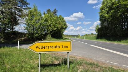 Bild: Lowak
Links und rechts der Staatsstraße auf Höhe der Abzweigung Püllersreuth könnten Windräder gebaut werden.