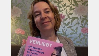 Bild: Gwendolin Kneifel
Claudia Kneifel hat ein Buch mit Tipps zur Altervorsorge von Frauen geschrieben. Bei der Leipziger Buchmesse im Frühling wurde es vorgestellt.