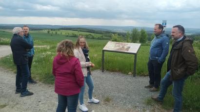 Bild: ak
Die ILE Frankenpfalz entwickelte ein Konzept, um den Tourismus in der Region zu fördern. Unter anderem stellte sie neue Wander- und Radwegtafeln auf.