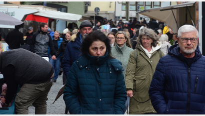Bild: Kunz
Trotz der niedrigen Temperaturen strömten die Besucher am Sonntagnachmittag zum Jubilatemarkt.