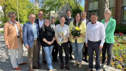 Bild: Oberpfälzer Wald / Caterina Merkel
Der Lenkungsausschuss der Tourismusgemeinschaft Oberpfälzer Wald, von links: Sabine Guhl , Stellvertretender Landrat Albert Nickl, Dr. Michael Braun, Christina Kircher, Alexandra Beier, Stephanie Wenisch, Landrat Thomas Ebeling , Sabrina Busch, Landrat Roland Grillmeier, Oberbürgermeister Jens Meyer und Veronika Perschl.