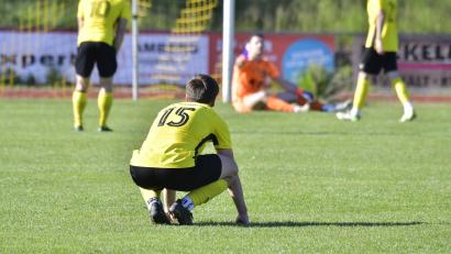 Bild: Hubert Ziegler
Riesenenttäuschung beim FC Amberg: Nach einer verkorksten Landesligasaison muss sich der Absteiger in Roding anständig aus der Liga verabschieden.