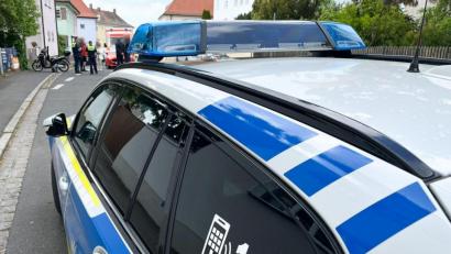 Bild: Petra Hartl
Bei Zusammenstoß eines Motorrollers mit einem Auto wurde der Fahrer des Rollers leicht verletzt.