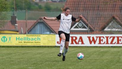 Bild: Denise Helmschrott
Die Fußballerinnen des TSV Theuern verloren gegen den TuS Bad Aibling in einer hart umkämpften Partie mit 2:3. Einige Fotos zum Bayernliga-Spiel der Frauen findet ihr hier.