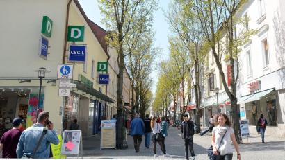 Bild: Gabi Schönberger
Die Max-Reger-Straße in Weiden mit ihren vielen Leerständen bereitet dem IHK-Gremium und Weidens OB Jens Meyer einige Sorgen.