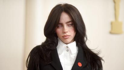 Bild: Richard Shotwell/Invision/AP/dpa
Echte Eilish bei der Oscar-Verleihung (Archivbild)