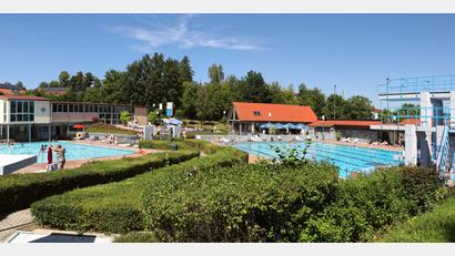 Archivbild: njn
Am Freitag, 30. Mai, startet das Freibad Erbendorf in die neue Saison.