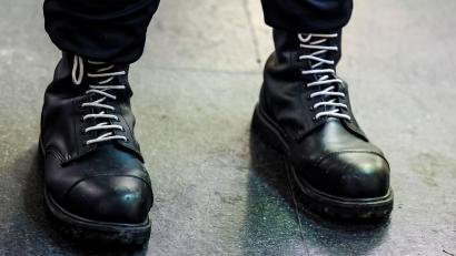 Symbolbild: Christoph Reichwein/dpa
Rechtsextreme nehmen Bayerns Schulen ins Visier.