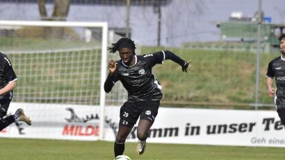 Archivbild: Hubert Ziegler
Aaron Owusu traf am letzten Bayernliga-Spieltag zum späten 2:2 für die DJK Gebenbach gegen den TSV Kornburg.