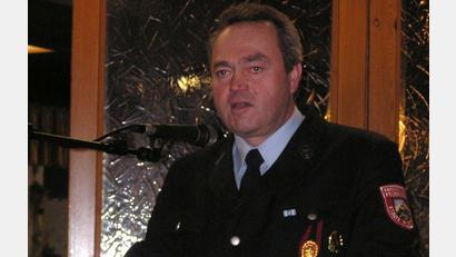 Archivbild: bey
Berthold Herrmann bei seiner Abschiedsansprache als Vorsitzender der Pleysteiner Feuerwehr.