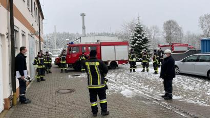 Archivbild: lei
Regelmäßig besuchten die Feuerwehren der Gemeinde Hirschbach das Gelände des Gasspeichers. Dieses wird rückgebaut und an die Gemeinde verkauft. Das Feuerwehrauto Eschenfelden im Hintergrund soll ebenfalls ersetzt werden.