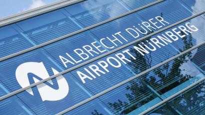 Archivbild: Daniel Löb/dpa
Der Flughafen Nürnberg erwartet 2025 bis zu 4,3 Millionen Fluggäste. Im Mai feiert der Airport 70. Geburtstag.
