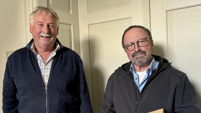 Bild: Susanne Forster
Winfried Hecht (links) war Wasserwart der Stadt Bärnau und ist seit Anfang des Jahres in Ruhestand. Im Mai wurde er offiziell verabschiedet. Rudolf Schmid ist ehemaliger Stadtrat der CFWG-Fraktion und verließ das Gremium kürzlich auf eigenen Wunsch. Auch er wurde im Mai verabschiedet.