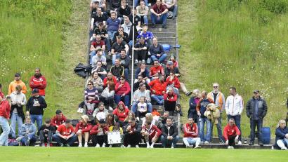 Bild: Hubert Ziegler
Prächtige Zuschauerkulisse bei einem Relegationsspiel in Seugast: Am Sonntag sind zwei Spiele geplant, vielleicht braucht es sie aber doch nicht.