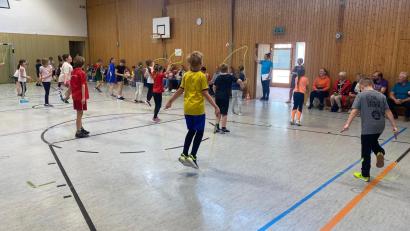 Bild: Sonja Kramer, Grundschule Leuchtenberg
Mit viel Spaß und Energie waren die Schüler der Grundschule Leuchtenberg aktiv und zeigten den Zuschauern ihre Künste.