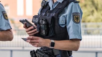 Bild: Symbolbild Bundespolizei
Die Bundespolizei griff in Regensburg eine vermisste 15-Jährige auf.