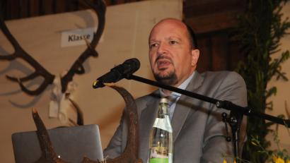 Bild: ge
Seuchenexperte Dr. Ulrich Wehr vom Bayerischen Gesundheitsministerium klärte über die Gefahren und die Bekämpfung der Afrikanischen Schweinepest auf.