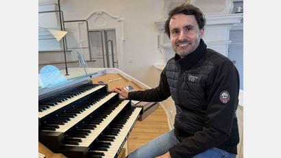 Bild: Claudius Pflüger/exb 
Claudius Pflüger ist Organist. Der Jurist arbeitet hauptberuflich am Bayerischen Staatsministerium für Wissenschaft und Kunst.