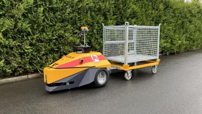 Bild: Bauunternehmung Markgraf/exb
Dieser autonome Transportroboter wird im neuen Logistik- und Mobilitätszentrum der Bauunternehmung Markgraf in Kemnath seinen Dienst verrichten. Damit nimmt die Firma in Europa auf diesem Gebiet der Automatisierung und Digitalisierung eine Vorreiterrolle ein.