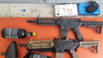 Bild: Bundespolizei Waidhaus
Diese Paintballwaffen ohne Prüfzeichen fanden Bundespolizisten bei einer Kontrolle an der Autobahn A6 im Kofferraum eines Autos.