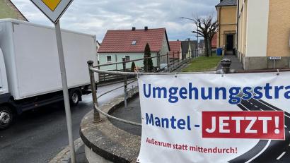 Bild: Gabi Schönberger
Die Bürgerinitiative setzt sich seit Oktober 2024 für den Bau der Umgehungsstraße in Mantel ein.
