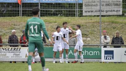 Bild: Hubert Ziegler
Torjubel bei der DJK Ammerthal: Last-Minute-Neuzugang Tim Baierlein (hinten in der Mitte) brachte die Gäste im Relegationsspiel bei der DJK Gebenbach mit 1:0 in Führung.