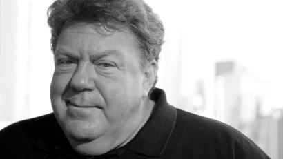 Archivbild: Jeff Christensen/AP/dpa
George Wendt war vor allem als der Kneipen-Stammgast Norm in der Serie „Cheers“ bekannt.
