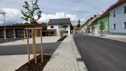 Bild: gz
Die neu gestaltete Kreisstraße ist in Eslarn ab sofort wieder befahrbar.