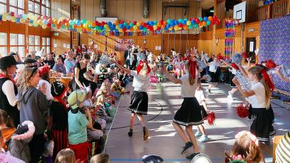 Bild: bsc
Die "Jumping Girls" des TSV Friedenfels eröffneten den großen Kinder- und Familienfasching. Für ihre Darbietung erhielten sie langen Applaus.