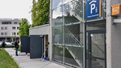 Bild: Stephan Huber
Die Toiletten am Parkhaus in der Marienstraße in Amberg wurden am Mittwoch saubergemacht.