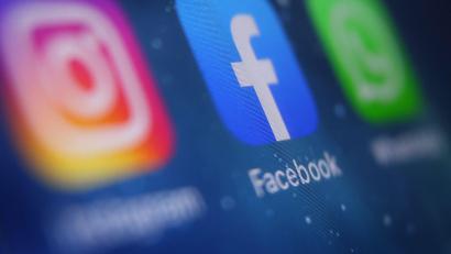 Symbolbild: Karl-Josef Hildenbrand/dpa
Meta will seine KI-Software Meta AI durch Nutzerdaten aus Instagram und Facebook trainieren. Verbraucherschützer sehen einen Verstoß gegen Datenschutzrecht und sind jetzt vor Gericht gezogen.