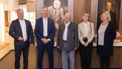 Bild: Svenja Zimmermann/Seltmann
Von links: Christian R.W. Seltmann, Josef Kallmeier, Christian Seltmann senior, Katharina Kallmeier und Inge Seltmann bei der Verabschiedung.