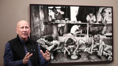 Bild: Eduardo Parra/EUROPA PRESS/dpa
Bekannt wurde Sebastião Salgado mit seinen Sozialreportagen.