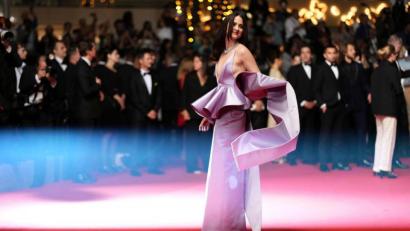 Bild: Scott A Garfitt/Invision/AP/dpa
Renate Reinsve vor der Premiere von „Sentimental Value“.