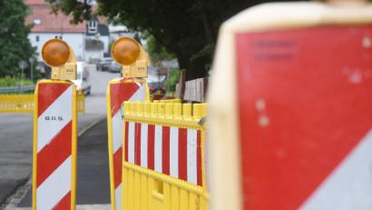 Symbolbild: Gabi Schönberger
Die Kreisstraße SAD 1 bei Kaspeltshub wird von 10. bis einschließlich 14. Juni aufgrund von Deckenbauarbeiten gesperrt.