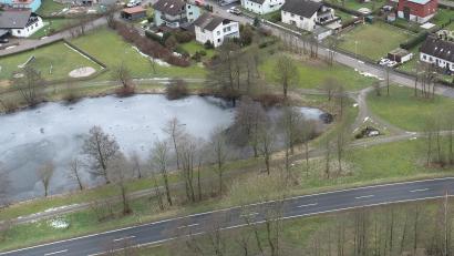 Bild: bey
Die Bebauung zweier Grundstücke am Herrnpointweiher waren der große Aufreger und führten zum Bürgerbegehren "Rettet den Park". Der Stadtrat hat jetzt entschieden, dass die damals zur Diskussion gestandenen Grundstücke bebaut werden dürfen.
