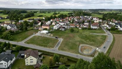 Bild: nza
Einnahmen von rund einer halben Million Euro erwartet sich die Gemeinde auch aus Grundstücksverkäufen, vor allem im neu erschlossenen Baugebiet in Reuth.