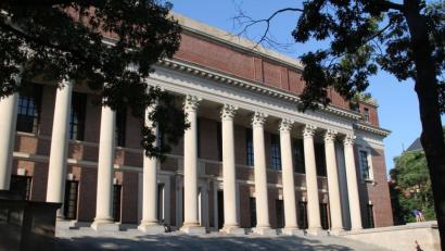 Bild: --/Xinhua/dpa
Harvard geht juristisch gegen Trumps Regierung vor - und hat vorerst Erfolg. (Archivbild)