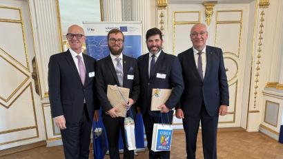 Bild: Regierung der Oberpfalz/Kammermeier/exb
Von links: Regierungspräsident Walter Jonas, stv. Bezirkshauptmann Martin Rybár, stv. Bezirkshauptmann Jan Bozděch und Bezirkstagspräsident Franz Löffler.