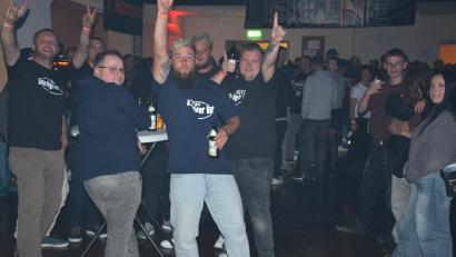 Bild: jr
Prächtige Stimmung herrscht am Freitagabend in der Stadthalle, als fünf DJs den Besuchern musikalisch einheizen.
