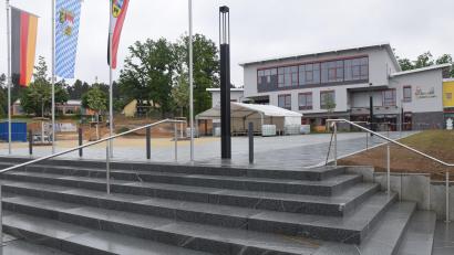 Bild: bö
Die Einweihungsfeier musste aufgrund des Regenwetters ins naheliegende DOM-COM verlegt werden.