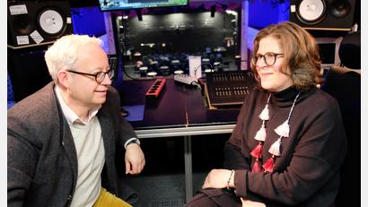 Bild: Stadttheater Amberg/exb
Die "Alles Theater!"-Gastgeber Fabian Kern und Anke Schäfer stimmen in einem Live-Podcast mit Gästen und Publikum auf die kommende Spielzeit im Stadttheater Amberg ein.
