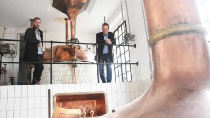 Bild:  Gabi Schönberger
Lino und Arne Molter haben die Brauerei Irchenrieth zu einem lebendigen Industriedenkmal aufpoliert.