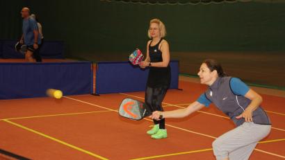 Bild: kro
Pickelball ist auf den besten Weg eine Trendsportart zu werden. Vor allem Doppelspeile sind voll in.