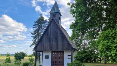 Bild: mab
Die Marienkapelle am Ortsrand von Irrenlohe, seit 50 Jahren idyllisch gelegen, lädt am Donnerstag zum Festtag ein.