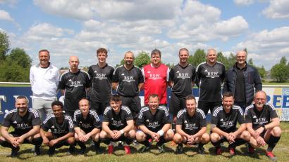 Bild: kro
Mit einer gemischten Mannschaft, bestehend aus AH-Spielern des FSV und des "Fußballstimmdisches", trat der TSV Tirschenreuth beim AH-Turnier an.