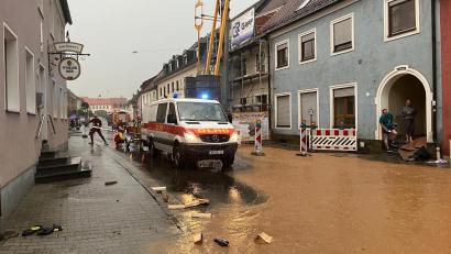 Archivbild: upl
Am 1. Juni 2024 wurde der Markt Hahnbach stark überschwemmt. Das Wasser stand im Ortskern zeitweise einen halben Meter hoch. Der Schaden war enorm.