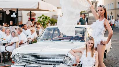 Bild: Stadtmarketing Weiden
Ganz in Weiß: Stadtmarketing Weiden richtet am Freitag, 6. Juni, ein „Dîner en blanc" aus und bietet den Besuchern ein vielfältiges Programm.